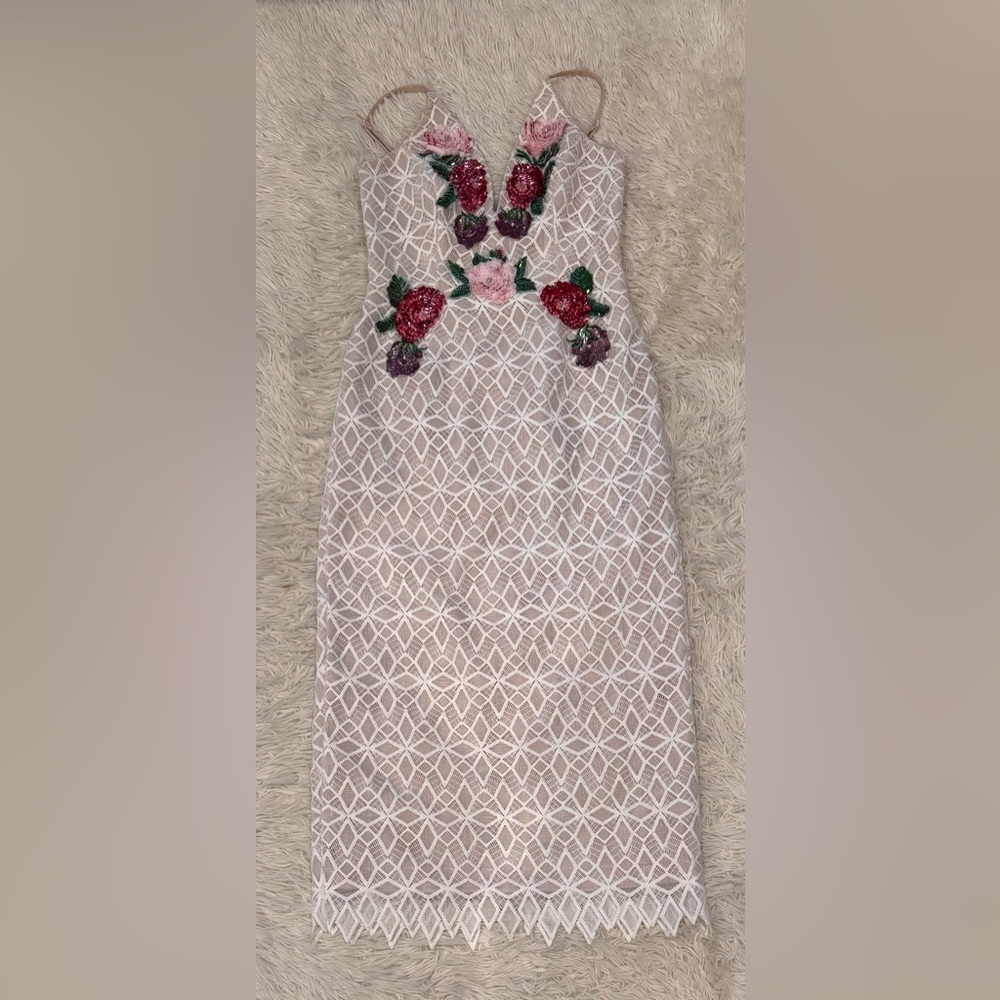 NEW HELSI Size M Off White Domenique Lacy Floral Sequin Embroidered Midi Off - Picture 4 of 7